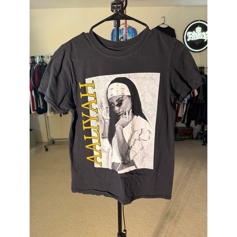#28 -Aaliyah Graphic Tee | Mainlane | Black | Size Small